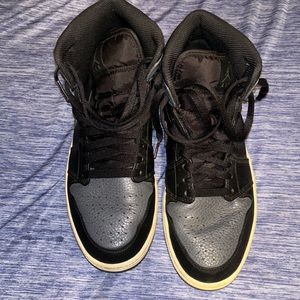Used Jordan 1 mid.  Shadow gray, men’s size 9.